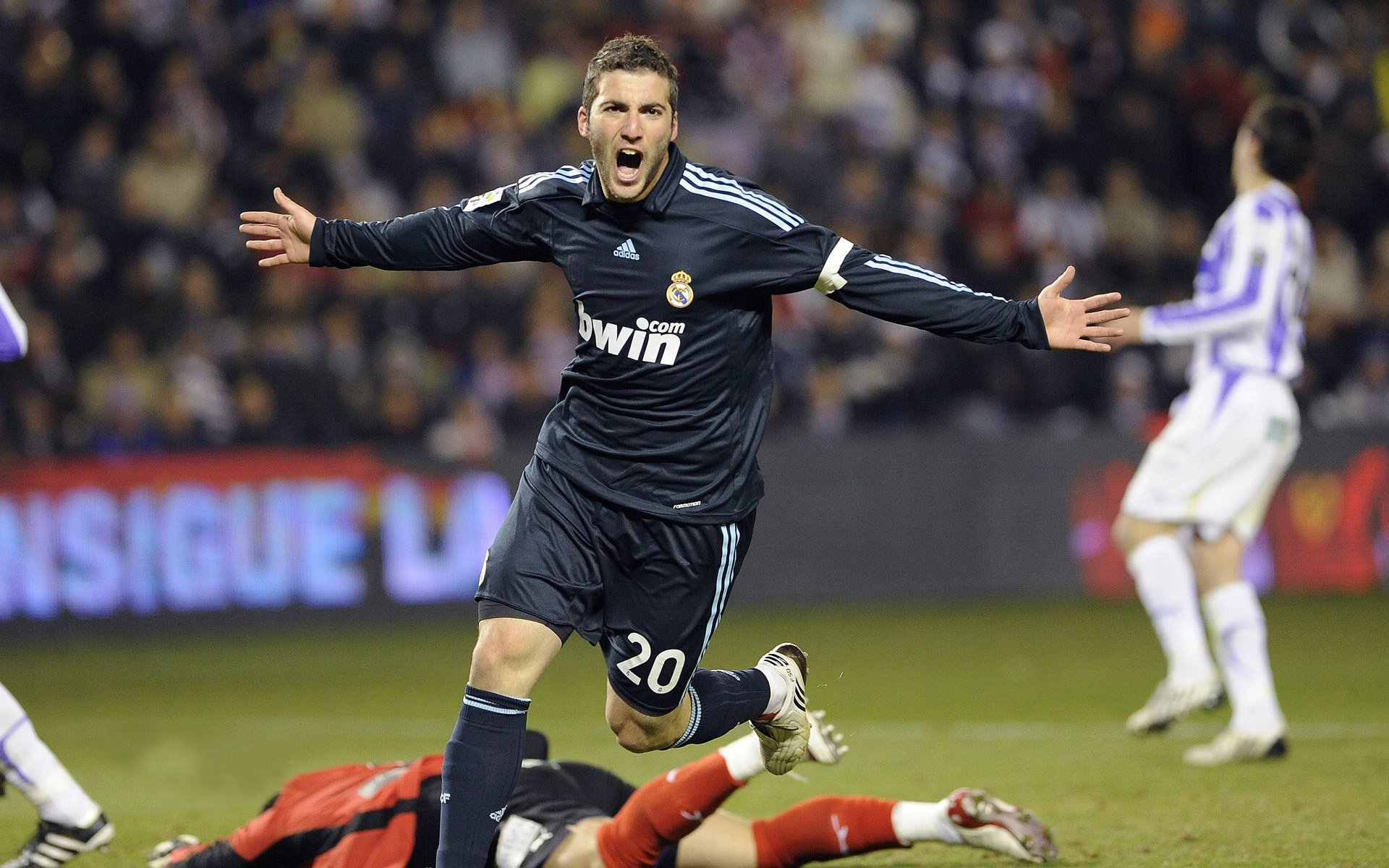 2026世界杯预选赛激战正酣，多支豪门球队提前锁定晋级席位